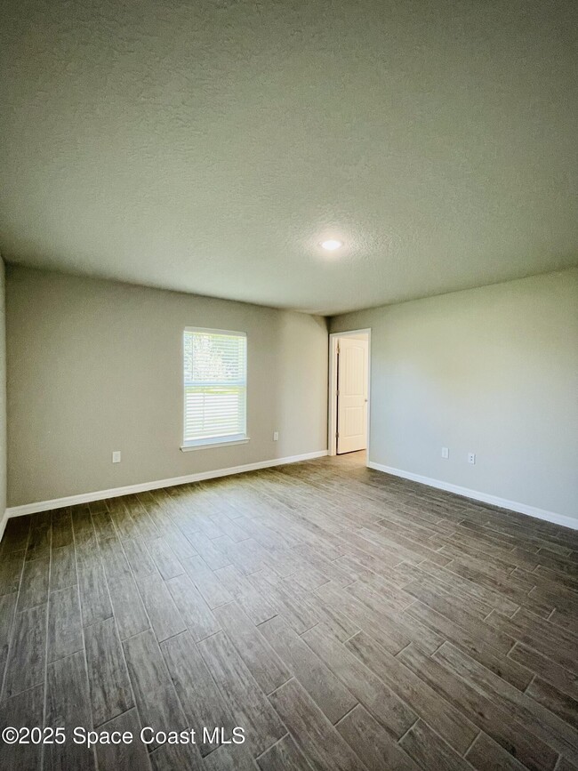 Building Photo - 1101 San Filippo Dr SE