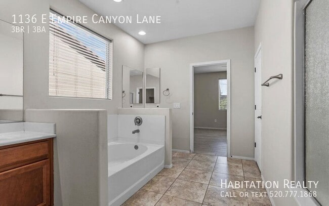 Building Photo - 1136 E Empire Canyon