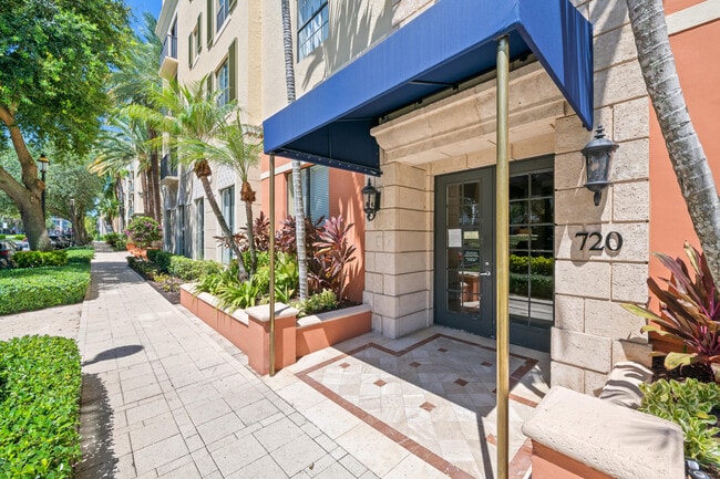 Building Photo - 720 S Sapodilla Ave