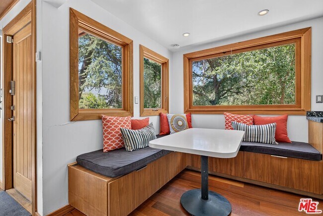 Building Photo - 1738 Topanga Skyline Dr