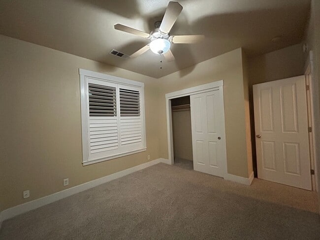 Building Photo - 2610 E 20th St