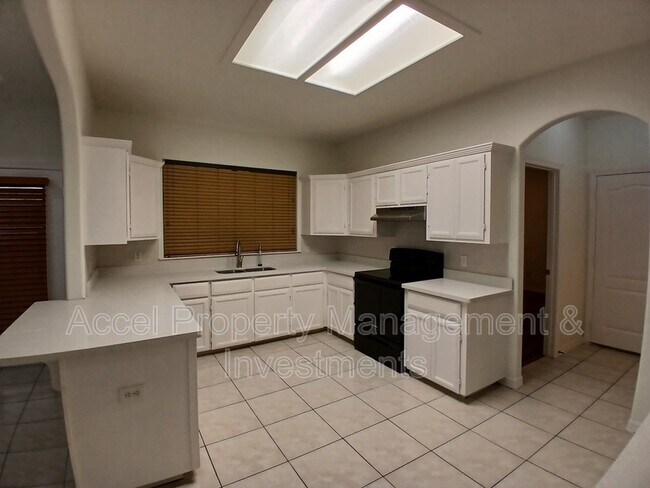 Building Photo - 128 San Jacinto St