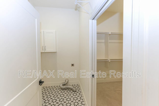 Building Photo - 1809 W Saddlebrook Ln