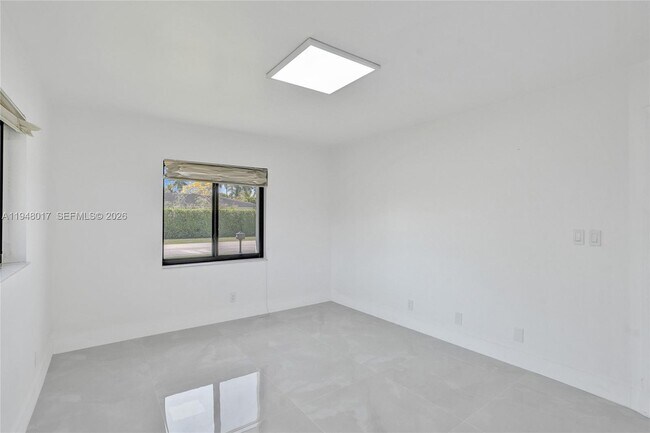 Building Photo - 16653 Golfview Dr