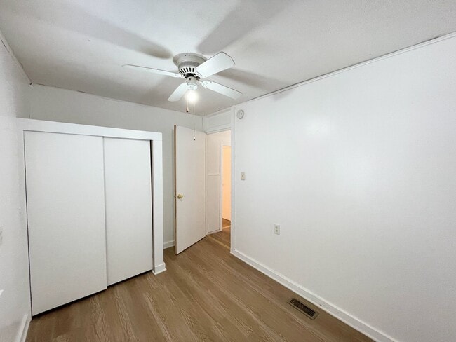 Building Photo - 3 Bedroom 1 Bathroom House