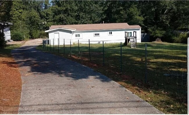 Building Photo - 2 Bedroom 2 Baths Ranch Home