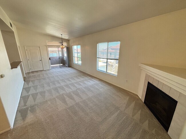 Building Photo - Beautiful 2Bed/2Bath Condo located in Henderson's Mission Ridge gated Community