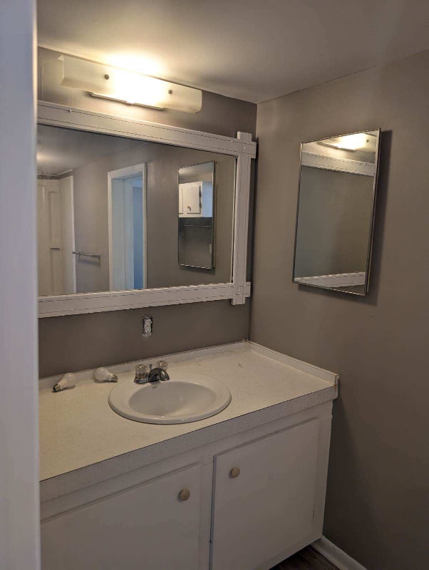 Building Photo - 709 N Blaine St