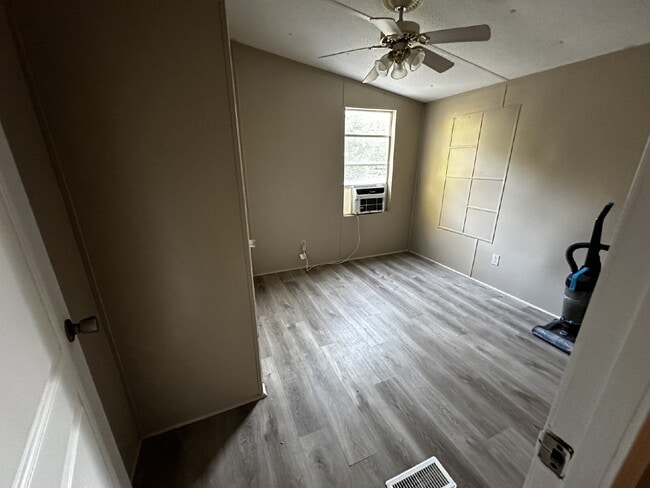 Building Photo - 3 Bedroom 2 Bath home on a corner lot in Anacoco, LA