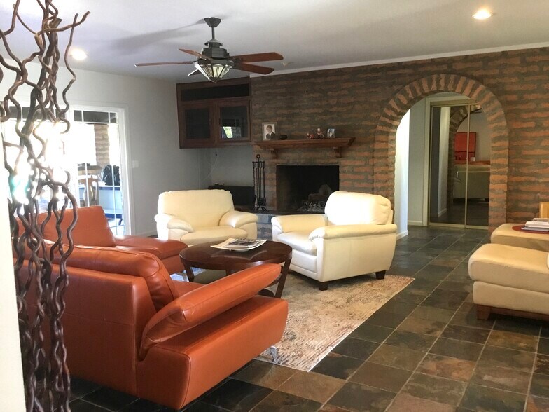 Building Photo - 15838 E Burro Dr