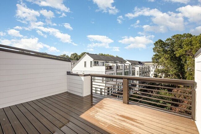 Building Photo - Townhome in West Charlotte