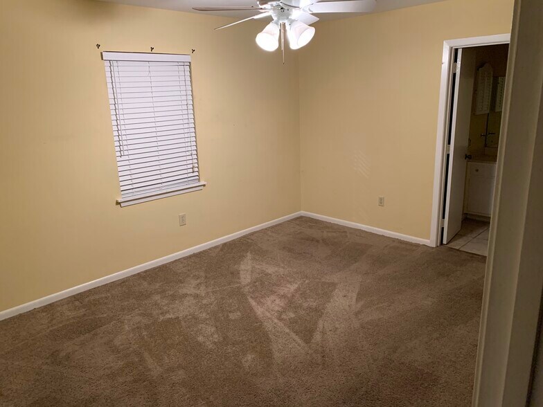 Master bedroom - 5155 Wayneland Dr unit B1
