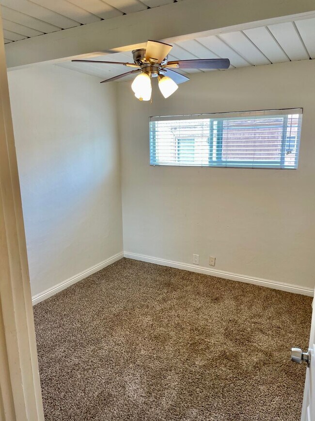 Building Photo - FIRST MONTH FREE! 2-Bedroom Apartment in the Heart of Pacific Beach – Walk to the Ocean!