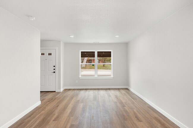 Building Photo - Brand New, Modern, and Ready for You in Waco, TX!