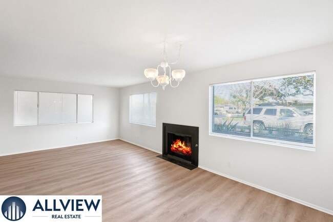 Building Photo - Gorgeous, updated 3 bed, 2 bath home in th...