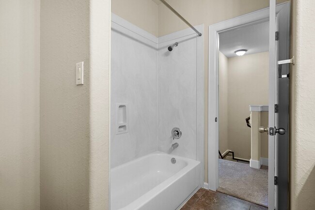 Building Photo - 2865 Westhollow Dr