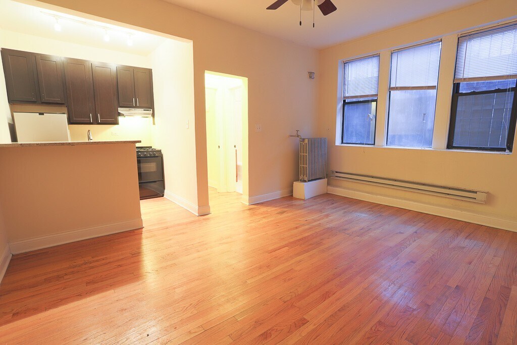 Building Photo - 4614 N Paulina St