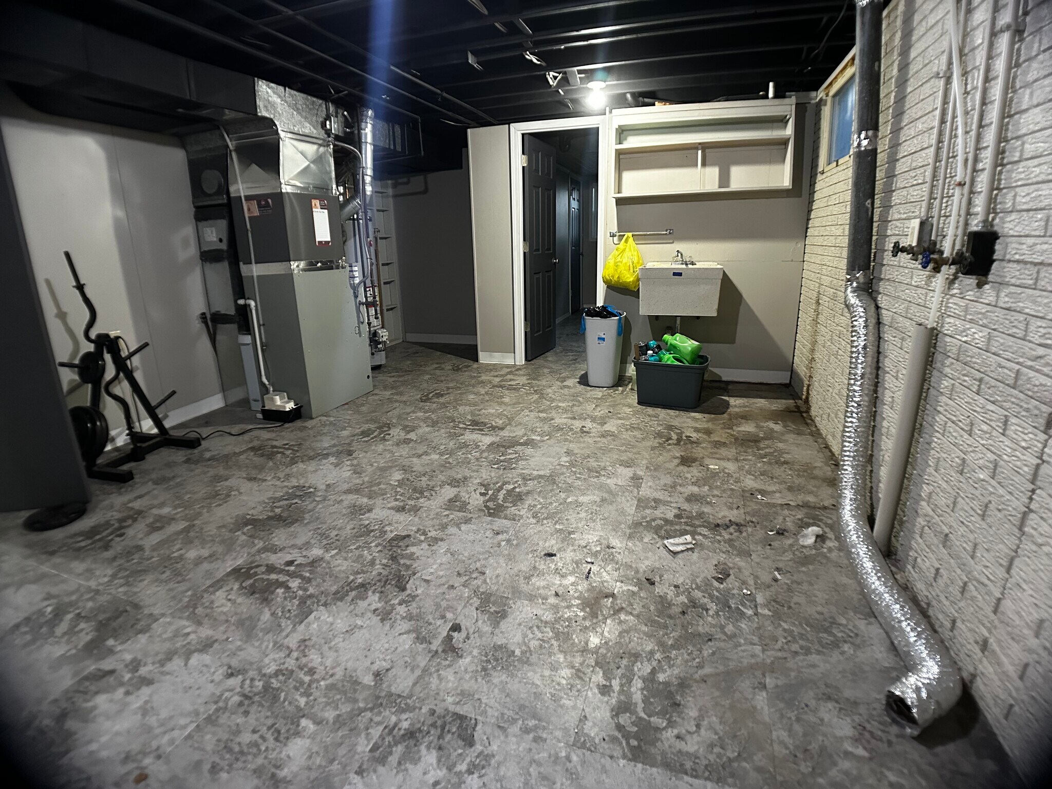 Building Photo - 4905 Cresthaven Dr