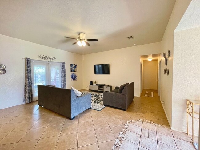 Building Photo - 3107 Woodrow Dr