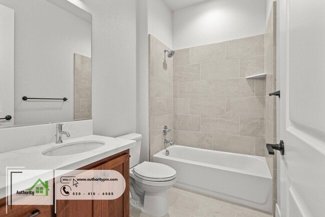Building Photo - 2864 River Dr