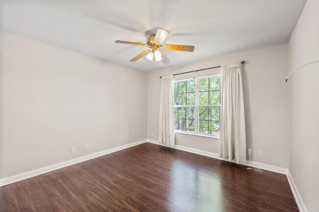 Building Photo - 14552 Larkspur Ln