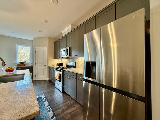 Building Photo - 254 Deardom Wy