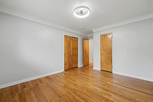 Building Photo - Bright Updated 2-Bed Condo with Vintage Charm Near Wash Park & Cherry Creek