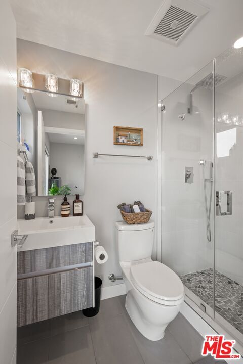 Building Photo - 7191 Pacific View Dr