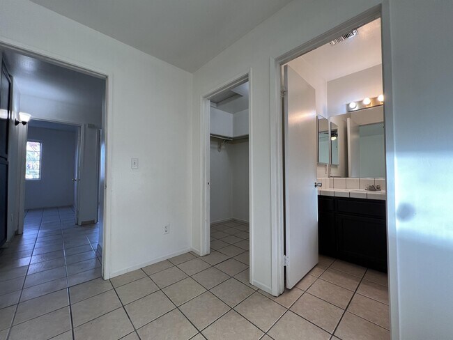 Building Photo - 321 Reynosa Ave