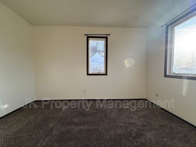 Building Photo - 2300 14th Ave S