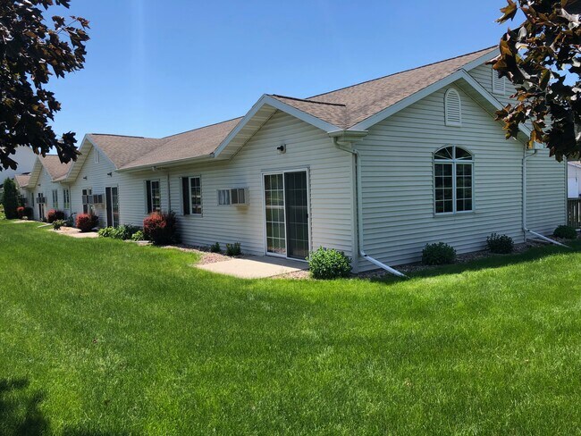 Building Photo - 996 Primrose Ln