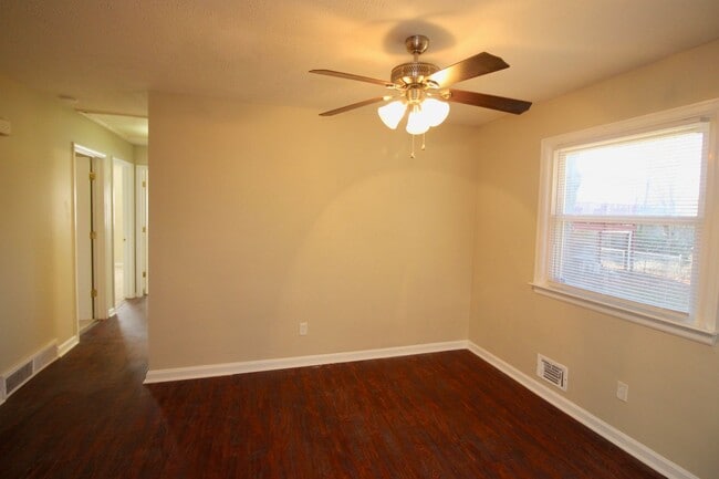 Building Photo - Super 3-brm stone ranch with basement in e...
