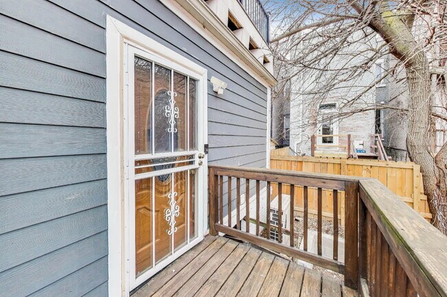 Building Photo - Beautiful Bloomingdale Row house. Utilities Included!