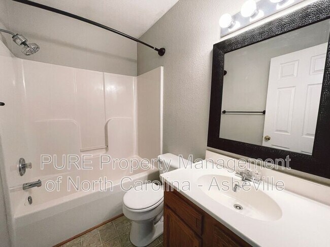 Building Photo - 143 Carrion Ln