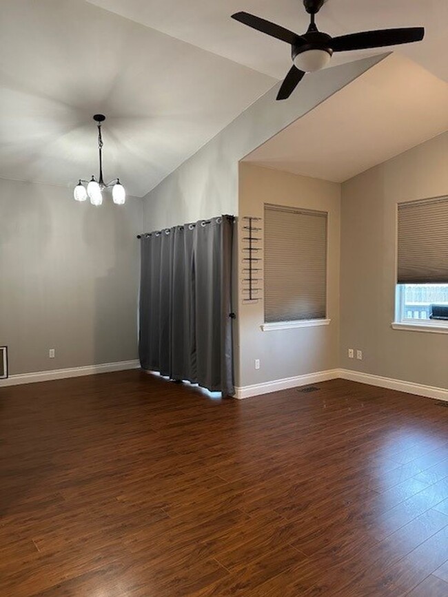 Building Photo - Ranch Style Duplex | Garage | Laundry Room...