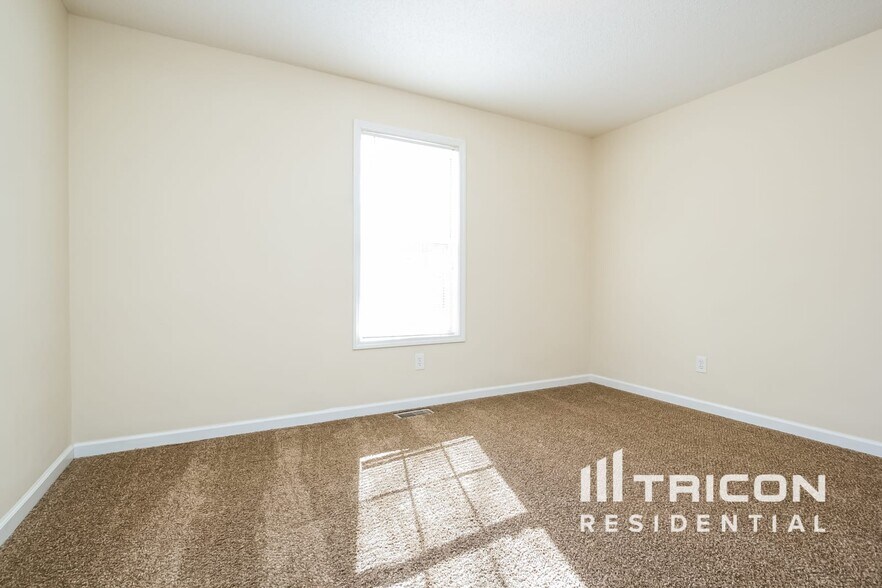 Building Photo - 1601 Larkwood Dr