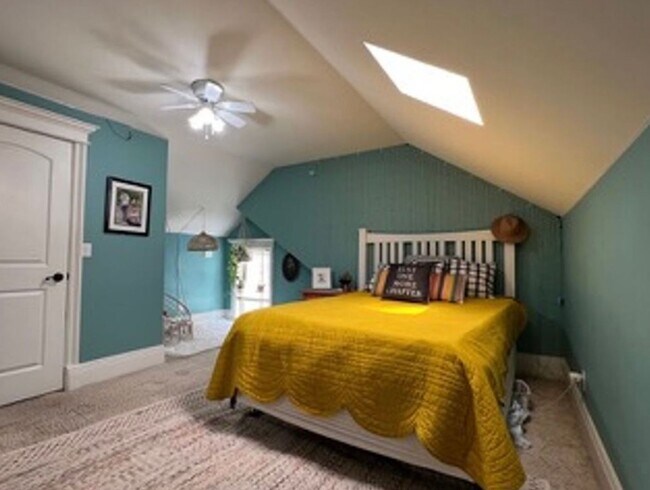 Building Photo - Beautiful, 6 Bedroom Home! 6 or 18 Month Lease!