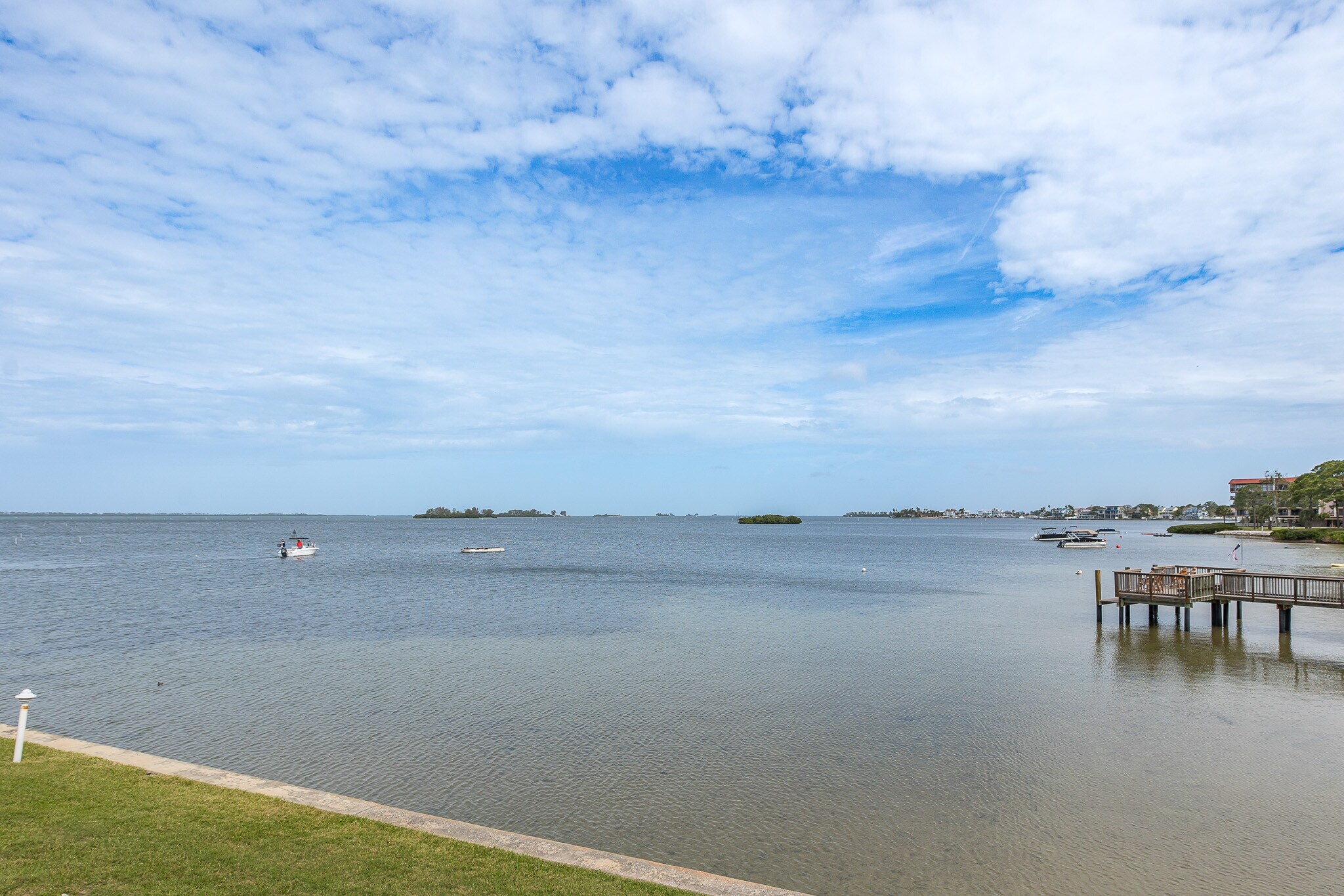 Building Photo - 464 N Paula Dr