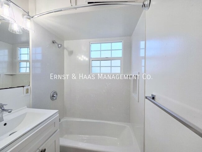 Building Photo - 244 1/2 E. 56th St.-