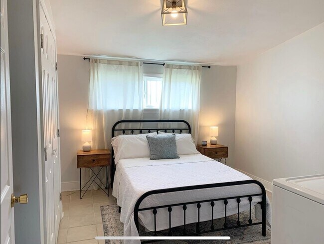 Building Photo - Fully Furnished Comfort Near New Orleans Universities