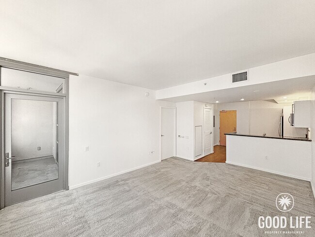 Building Photo - Beautiful 1B/1BA Condo in Downtown Near Petco Park W/ Views, A/C, W/D, Balcony, Rooftop Deck & Gym!