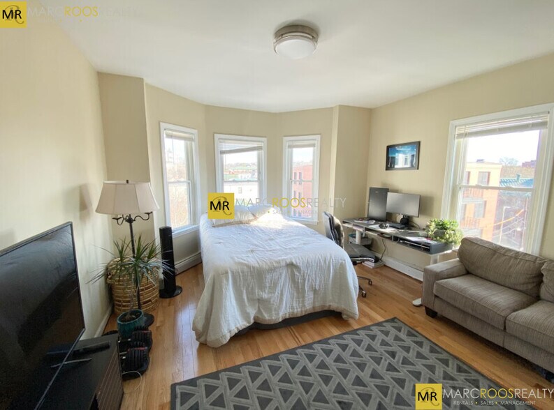 Building Photo - 10 Bickford Ave