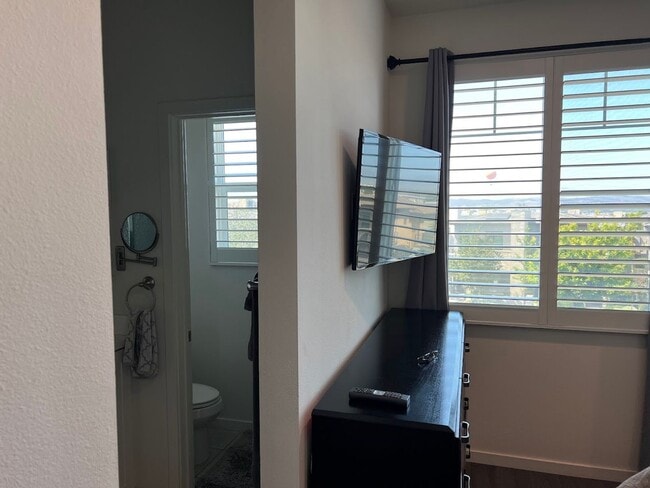 Building Photo - Rooms for Rent in Irvine's Great Park