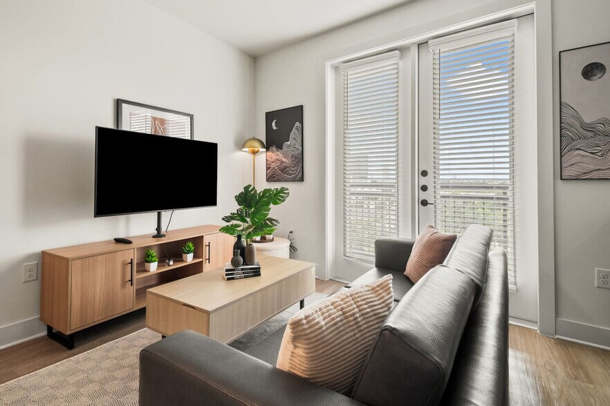 Building Photo - 701 Richmond Ave.