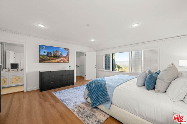 Building Photo - 3722 Alonzo Ave