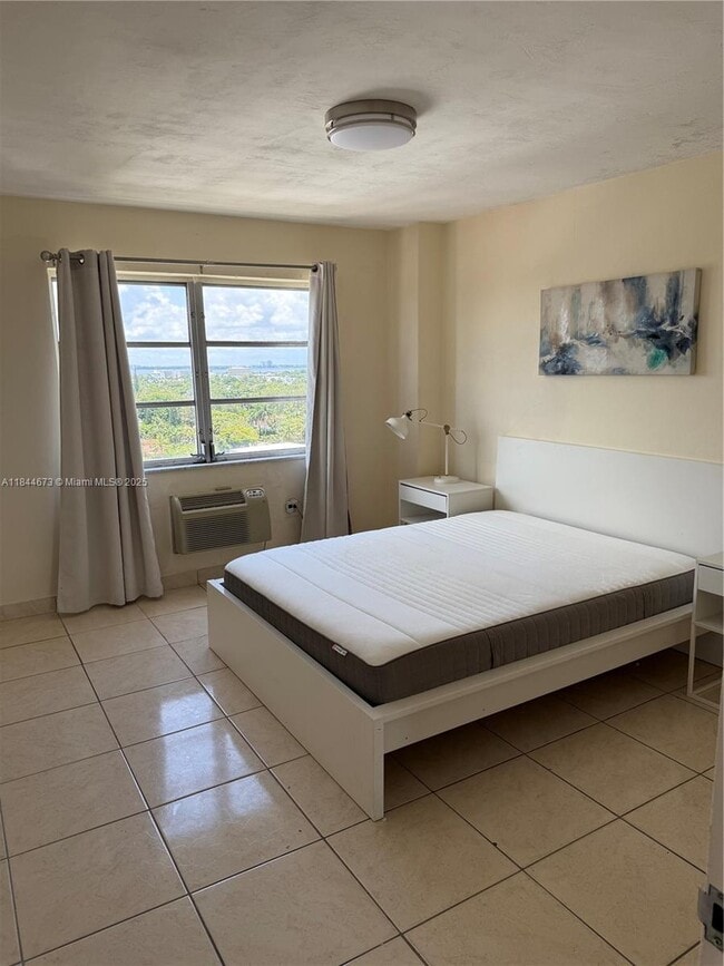 Building Photo - 3100 Collins Ave