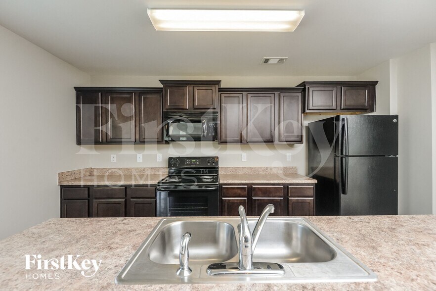 Building Photo - 5884 Cheshire Cove Trail