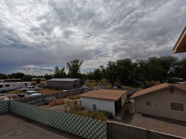 Building Photo - 1401 W Brown Rd