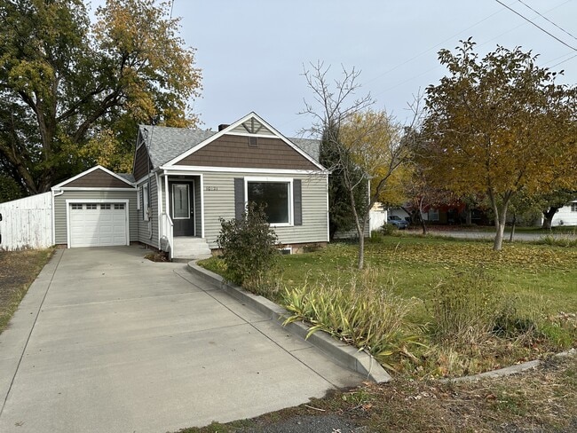 Primary Photo - 10421 E Springfield Ave