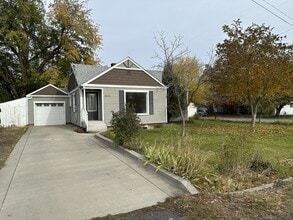 Building Photo - 10421 E Springfield Ave